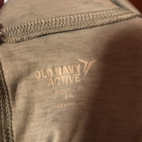 Old Navy Activewear Long sleeve hooded shirt - Picture 3 of 3